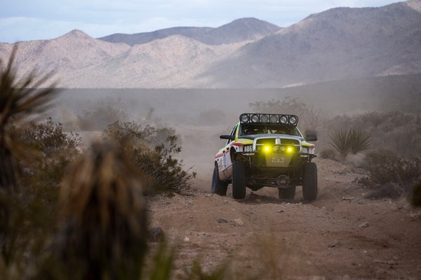 class-8-truck-off-road